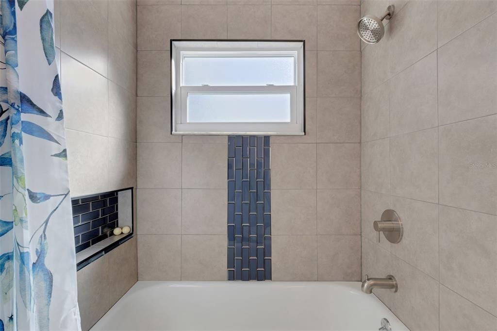 En Venta: $355,000 (2 camas, 2 baños, 1050 Pies cuadrados)