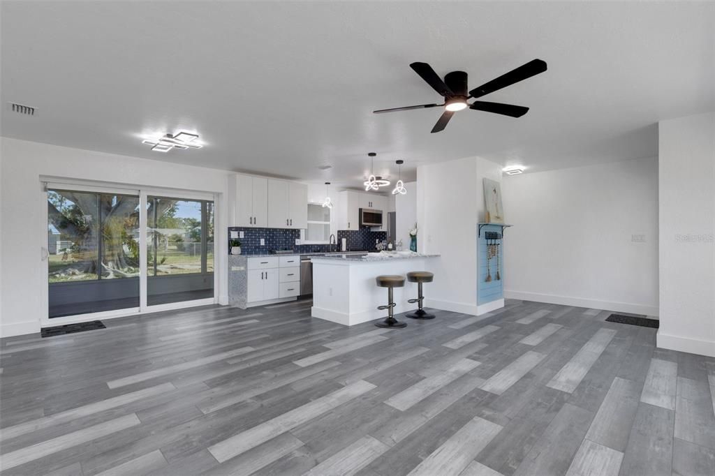 En Venta: $355,000 (2 camas, 2 baños, 1050 Pies cuadrados)