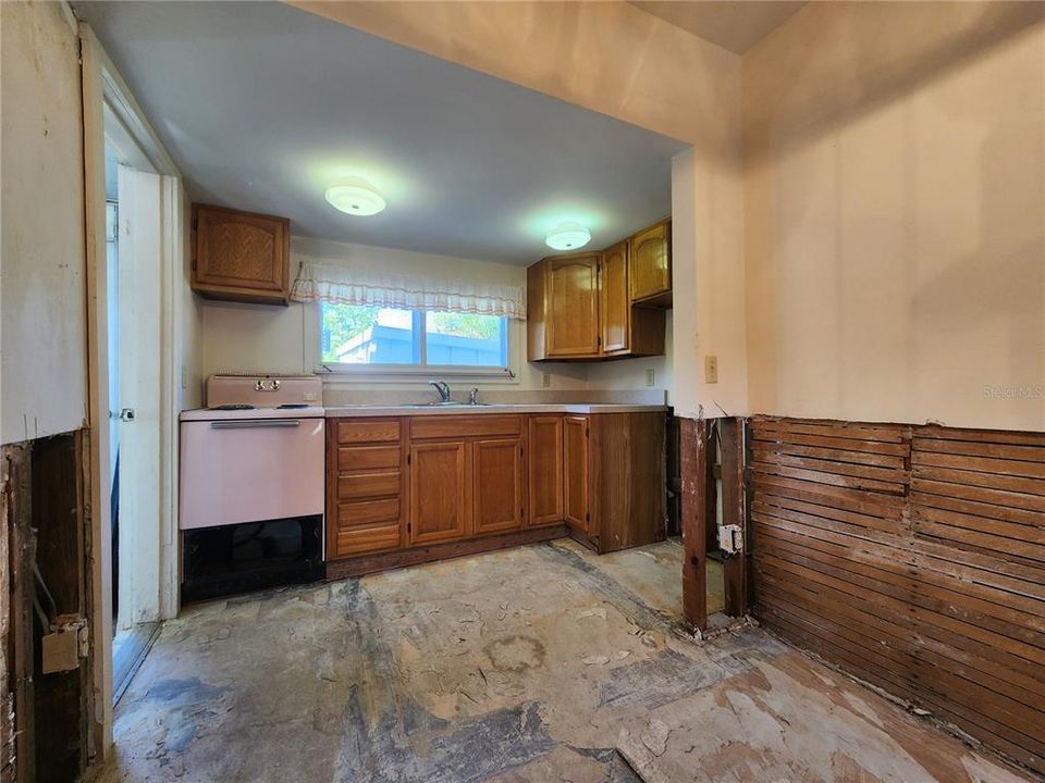 For Sale: $110,000 (1 beds, 1 baths, 790 Square Feet)
