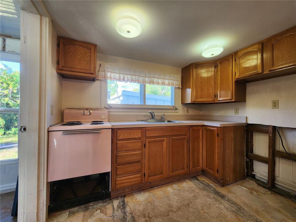 For Sale: $110,000 (1 beds, 1 baths, 790 Square Feet)