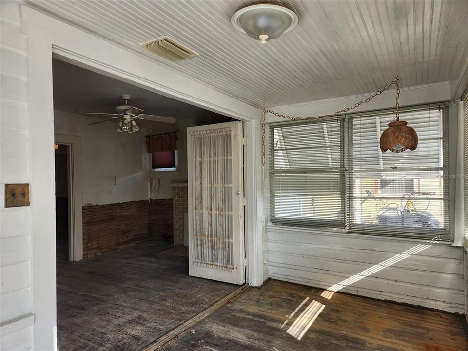 For Sale: $110,000 (1 beds, 1 baths, 790 Square Feet)