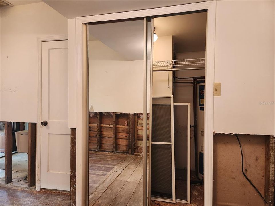 For Sale: $110,000 (1 beds, 1 baths, 790 Square Feet)