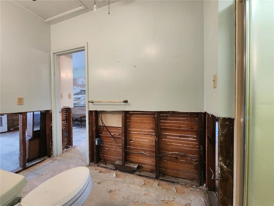 For Sale: $110,000 (1 beds, 1 baths, 790 Square Feet)