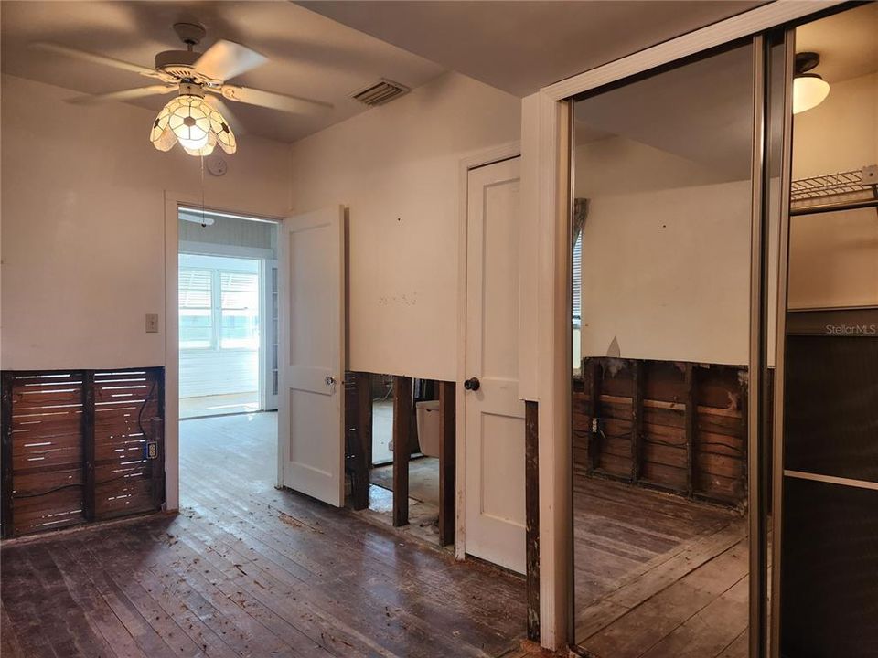 For Sale: $110,000 (1 beds, 1 baths, 790 Square Feet)