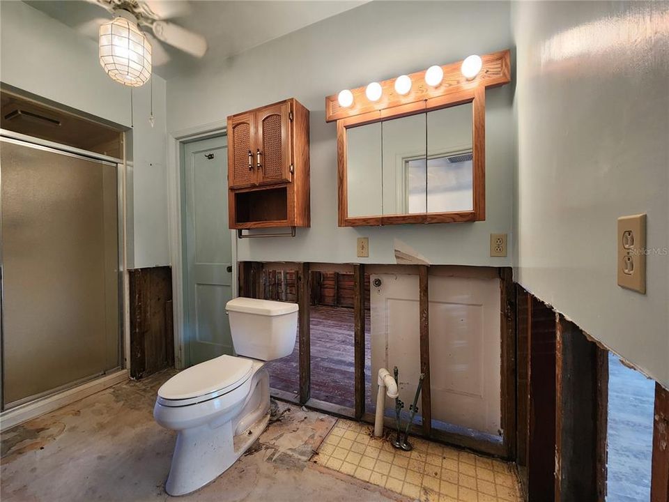 For Sale: $110,000 (1 beds, 1 baths, 790 Square Feet)