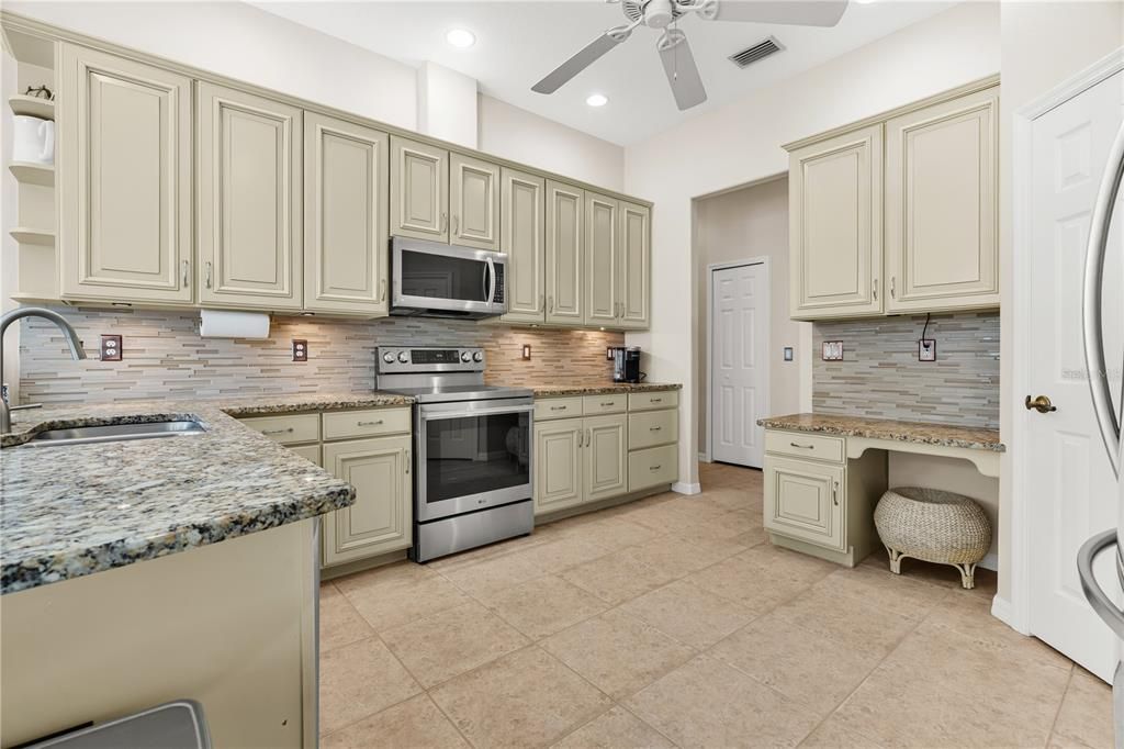 Active With Contract: $559,900 (3 beds, 2 baths, 2465 Square Feet)