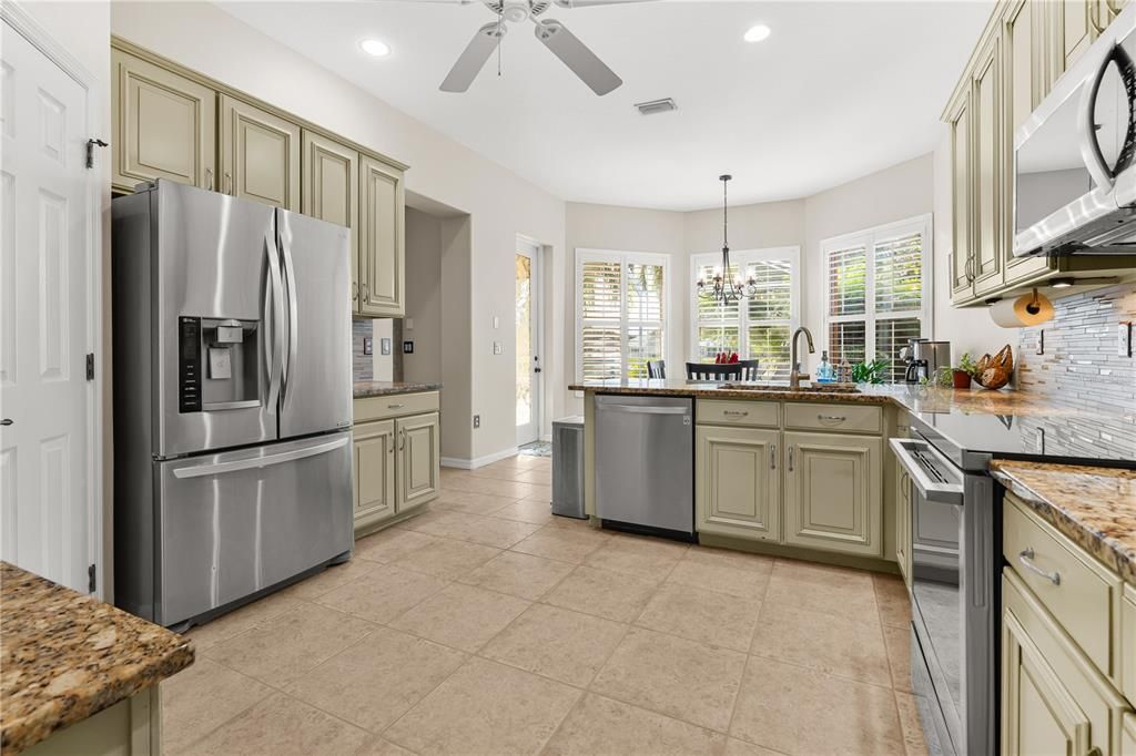 Active With Contract: $559,900 (3 beds, 2 baths, 2465 Square Feet)