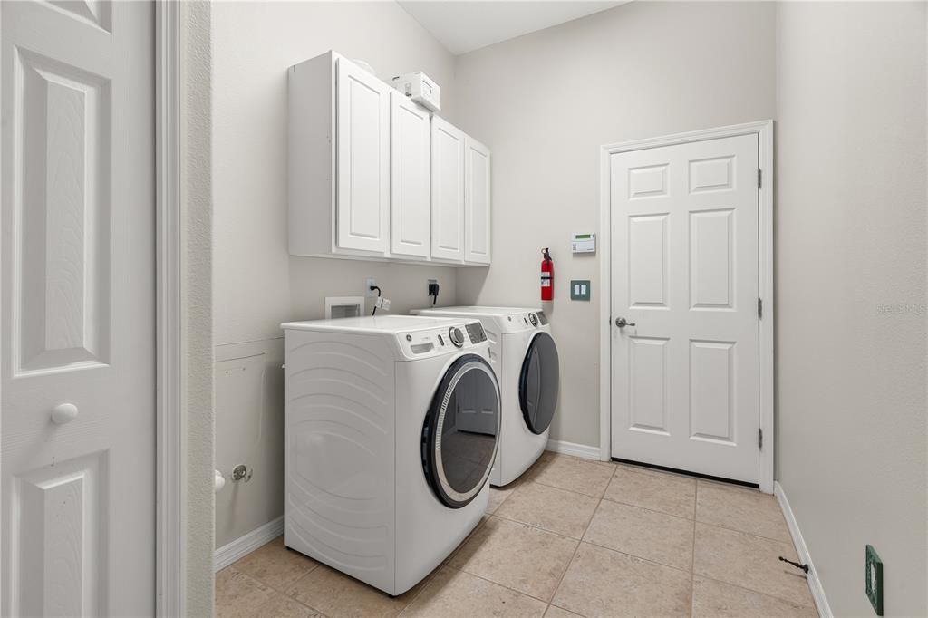 Active With Contract: $559,900 (3 beds, 2 baths, 2465 Square Feet)