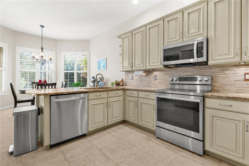 Active With Contract: $559,900 (3 beds, 2 baths, 2465 Square Feet)