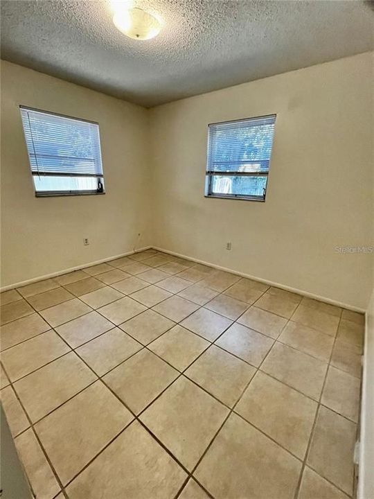 For Rent: $1,350 (2 beds, 1 baths, 875 Square Feet)