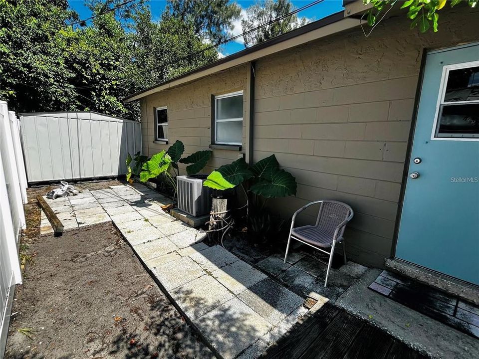 For Rent: $1,350 (2 beds, 1 baths, 875 Square Feet)