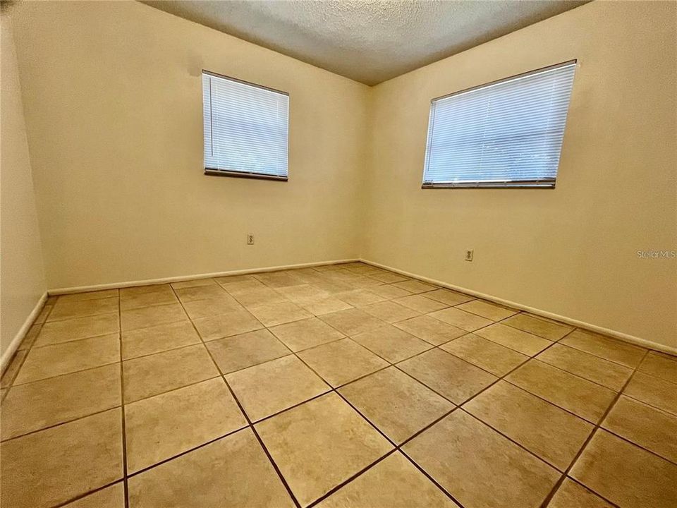 For Rent: $1,350 (2 beds, 1 baths, 875 Square Feet)