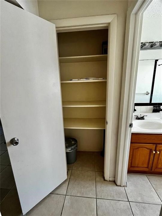 For Rent: $1,350 (2 beds, 1 baths, 875 Square Feet)