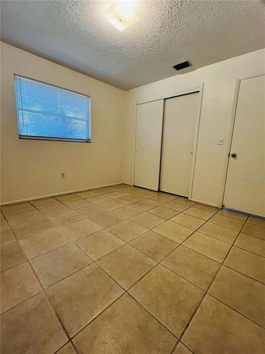 For Rent: $1,350 (2 beds, 1 baths, 875 Square Feet)