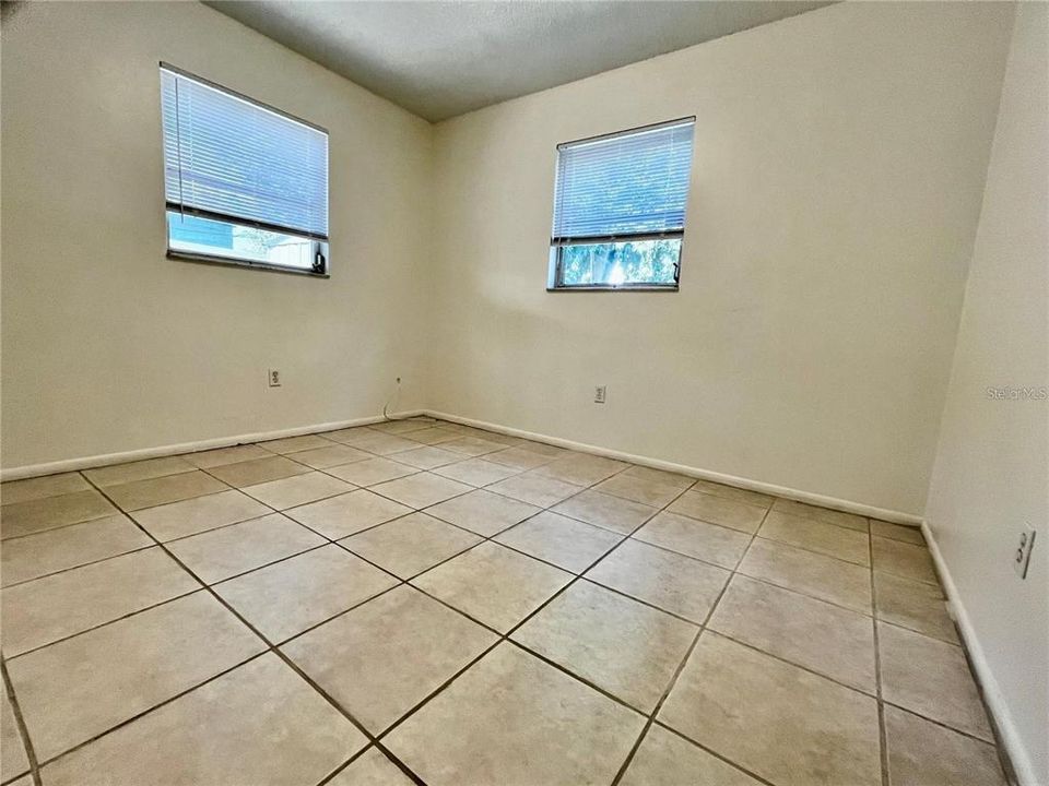 For Rent: $1,350 (2 beds, 1 baths, 875 Square Feet)