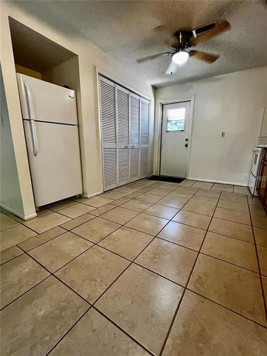 For Rent: $1,350 (2 beds, 1 baths, 875 Square Feet)