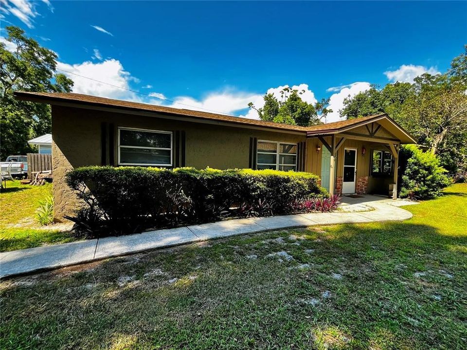 For Rent: $1,350 (2 beds, 1 baths, 875 Square Feet)