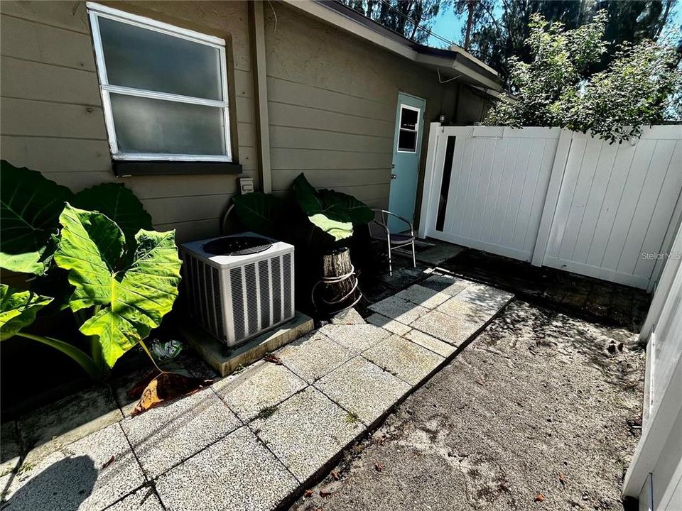 For Rent: $1,350 (2 beds, 1 baths, 875 Square Feet)