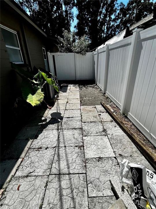 For Rent: $1,350 (2 beds, 1 baths, 875 Square Feet)