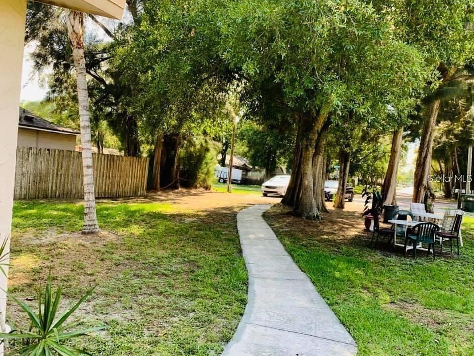 For Rent: $1,350 (2 beds, 1 baths, 875 Square Feet)