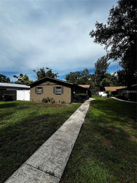 For Rent: $1,350 (2 beds, 1 baths, 875 Square Feet)