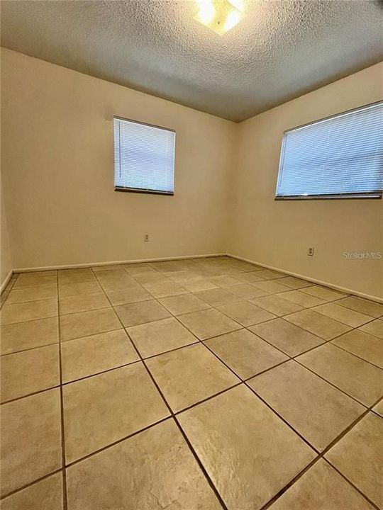 For Rent: $1,350 (2 beds, 1 baths, 875 Square Feet)