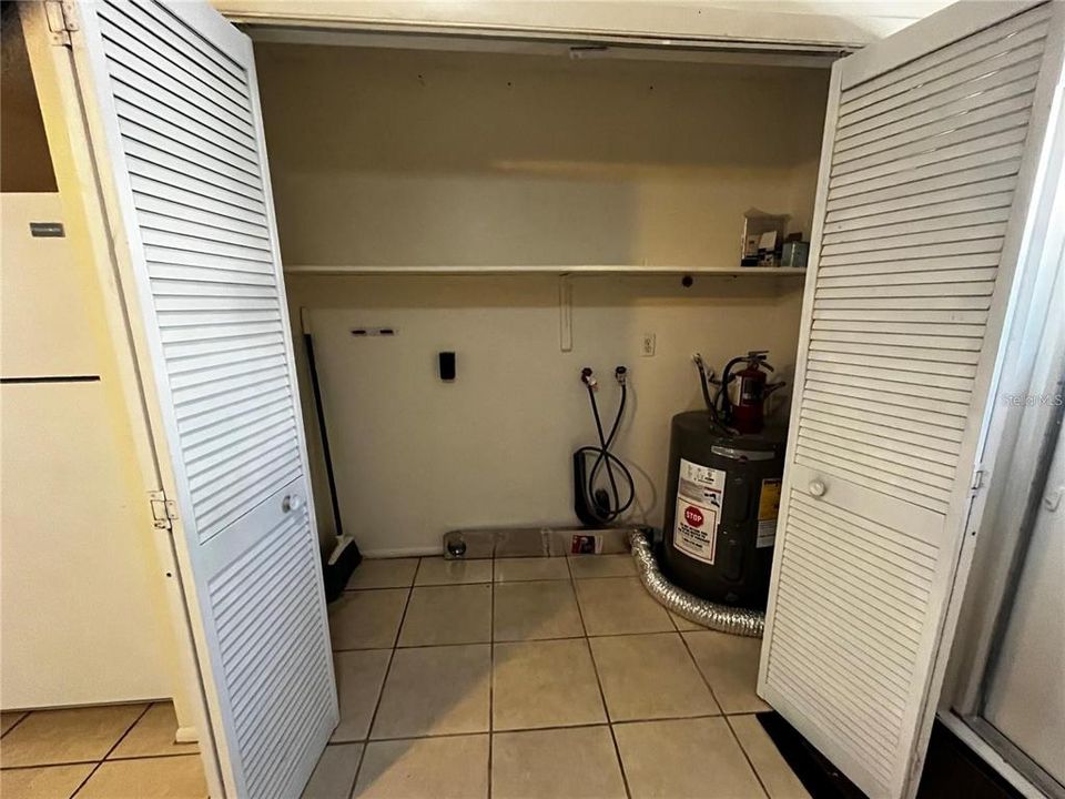 For Rent: $1,350 (2 beds, 1 baths, 875 Square Feet)