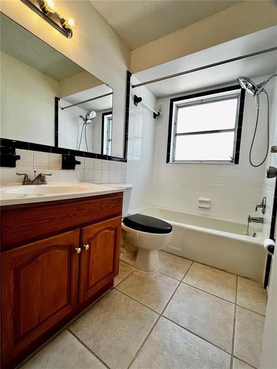 For Rent: $1,350 (2 beds, 1 baths, 875 Square Feet)