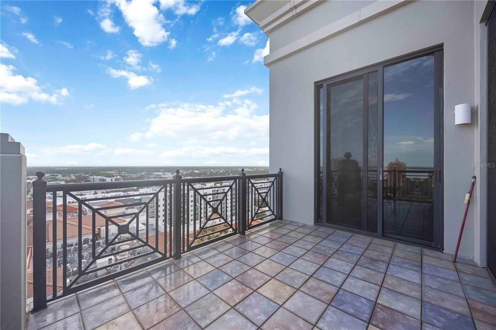 出租: $13,000 (3 贝兹, 3 浴室, 3268 平方英尺)