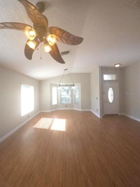 En Renta: $2,850 (4 camas, 2 baños, 2093 Pies cuadrados)