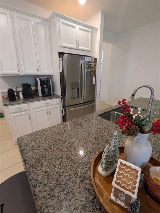 En Venta: $524,999 (4 camas, 3 baños, 2400 Pies cuadrados)