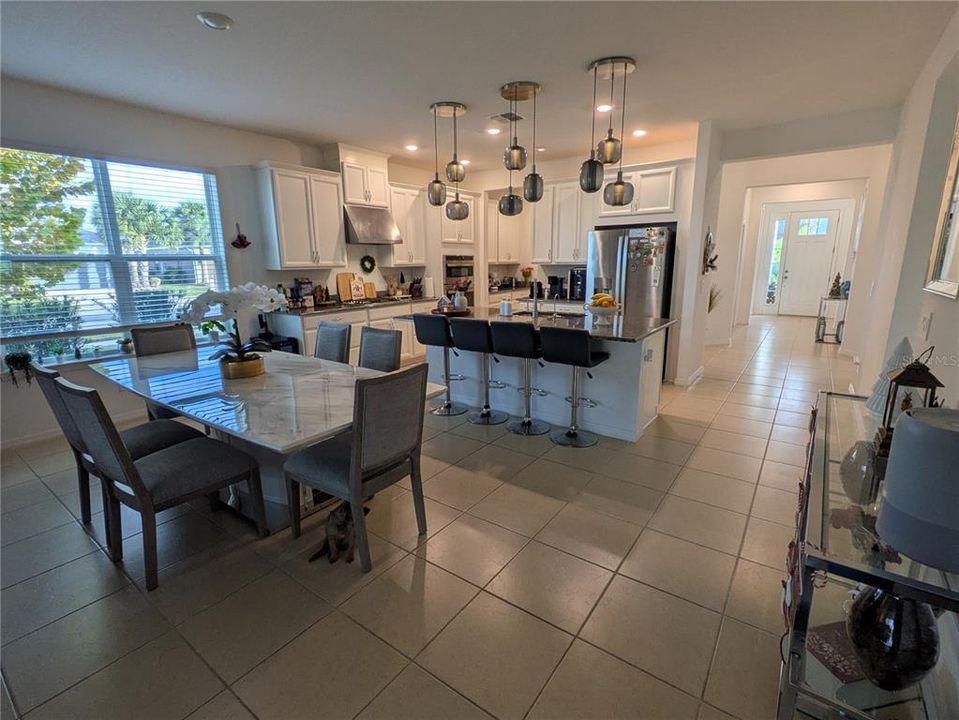 En Venta: $524,999 (4 camas, 3 baños, 2400 Pies cuadrados)