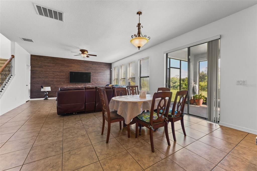 En Venta: $435,000 (4 camas, 3 baños, 2614 Pies cuadrados)