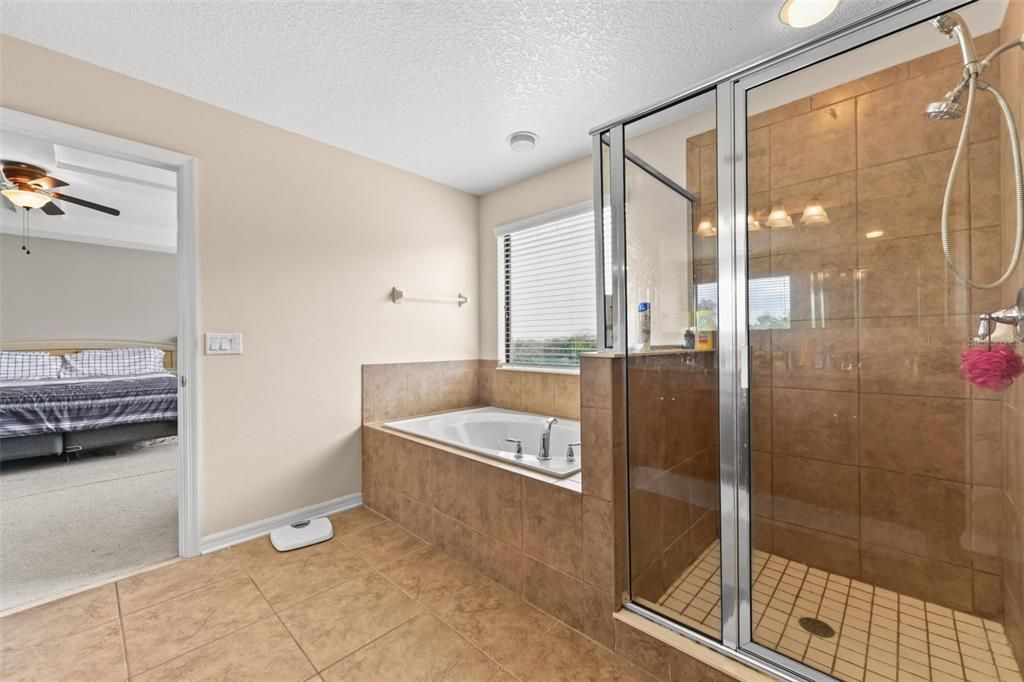 En Venta: $435,000 (4 camas, 3 baños, 2614 Pies cuadrados)