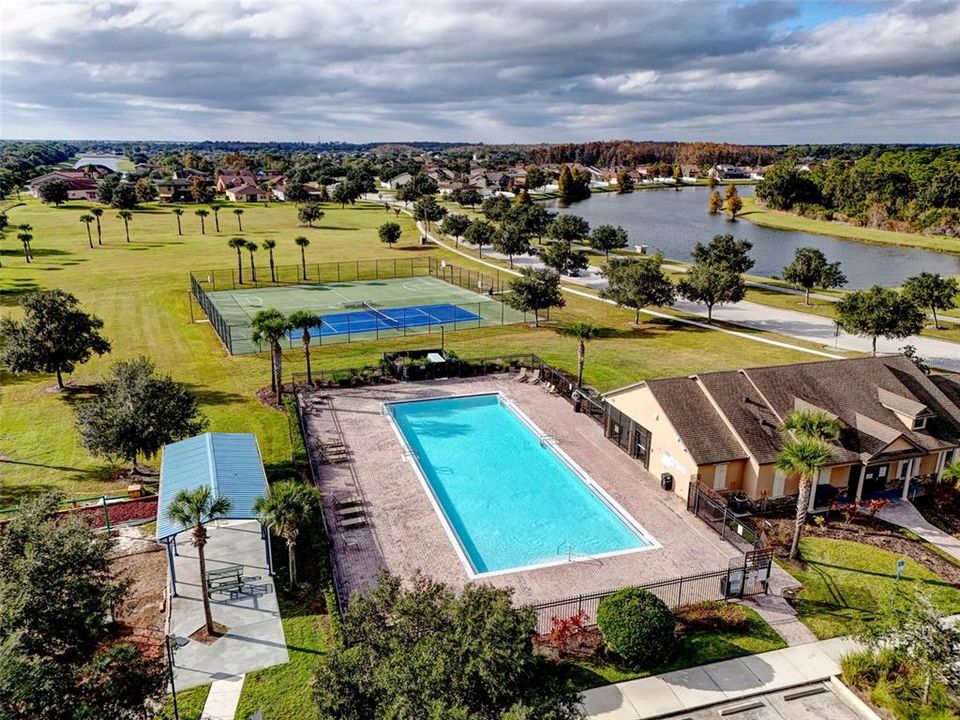 En Venta: $435,000 (4 camas, 3 baños, 2614 Pies cuadrados)