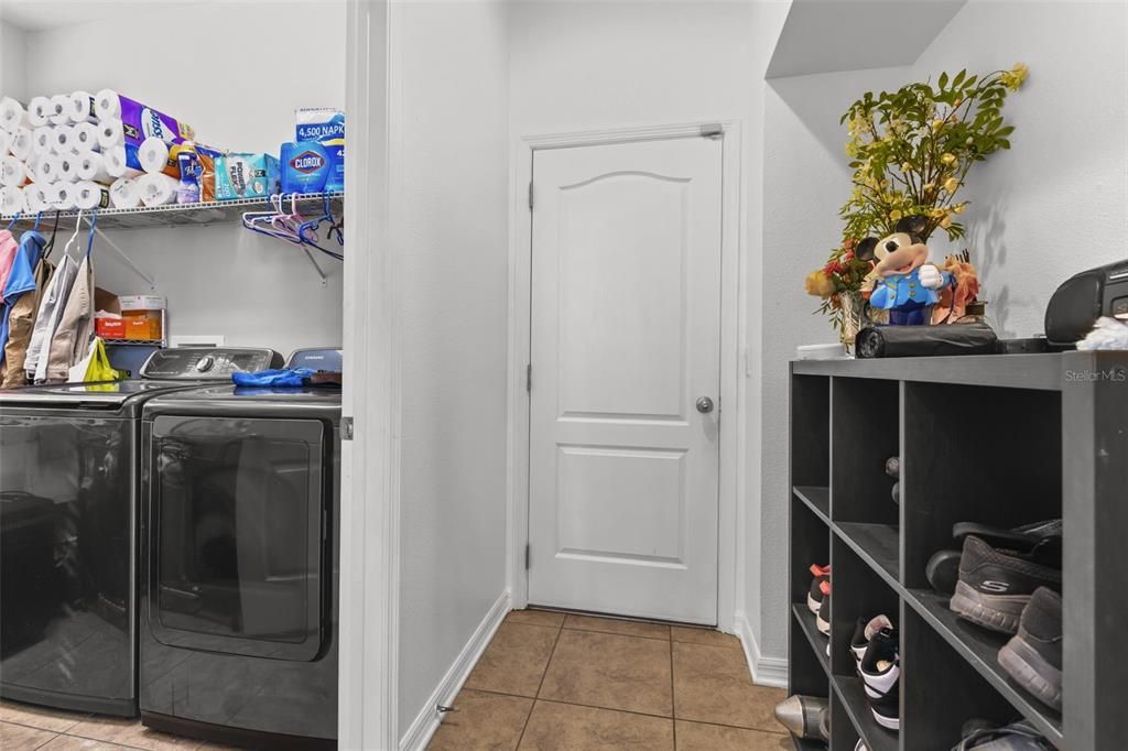 En Venta: $435,000 (4 camas, 3 baños, 2614 Pies cuadrados)