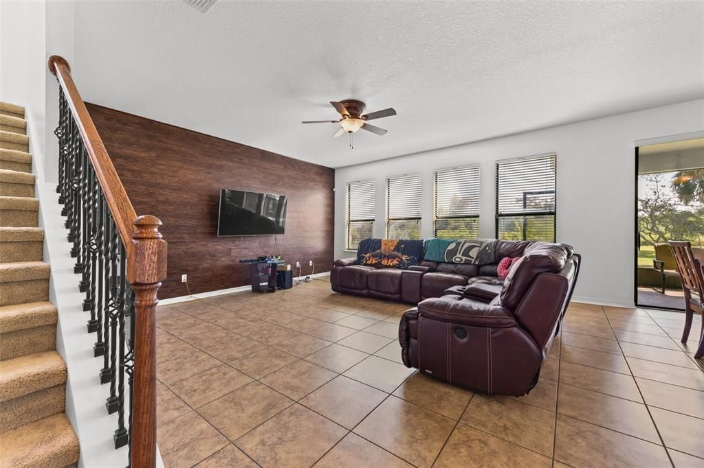 En Venta: $435,000 (4 camas, 3 baños, 2614 Pies cuadrados)