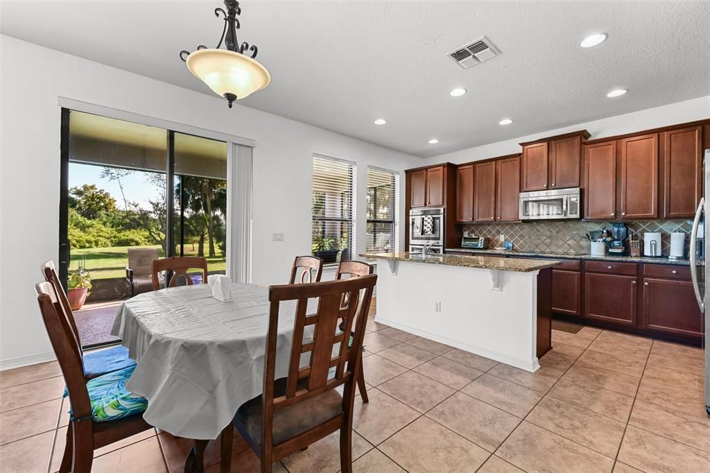 En Venta: $435,000 (4 camas, 3 baños, 2614 Pies cuadrados)