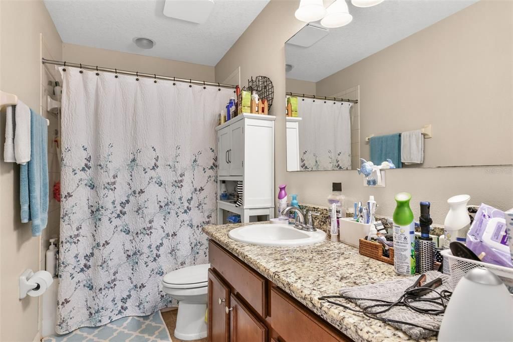 En Venta: $435,000 (4 camas, 3 baños, 2614 Pies cuadrados)