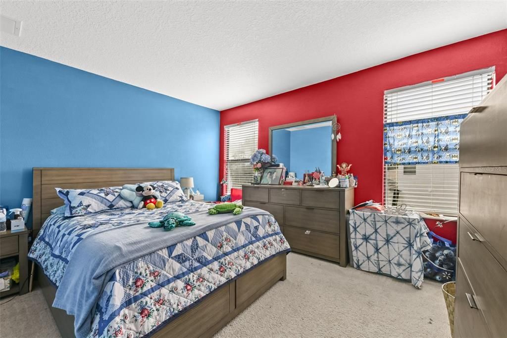 En Venta: $435,000 (4 camas, 3 baños, 2614 Pies cuadrados)