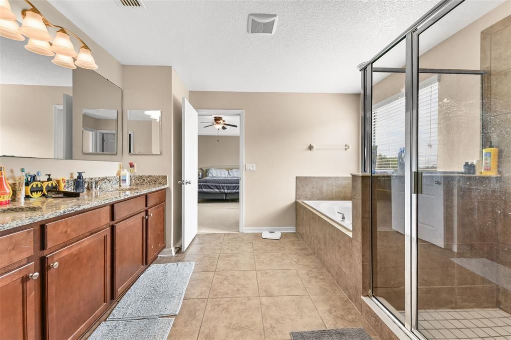 En Venta: $435,000 (4 camas, 3 baños, 2614 Pies cuadrados)