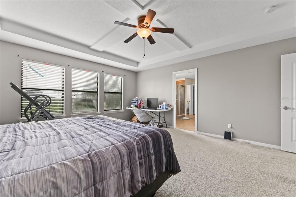 En Venta: $435,000 (4 camas, 3 baños, 2614 Pies cuadrados)