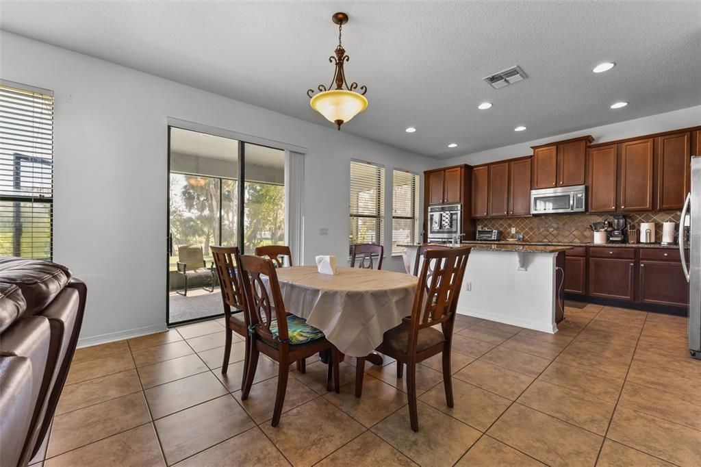 En Venta: $435,000 (4 camas, 3 baños, 2614 Pies cuadrados)