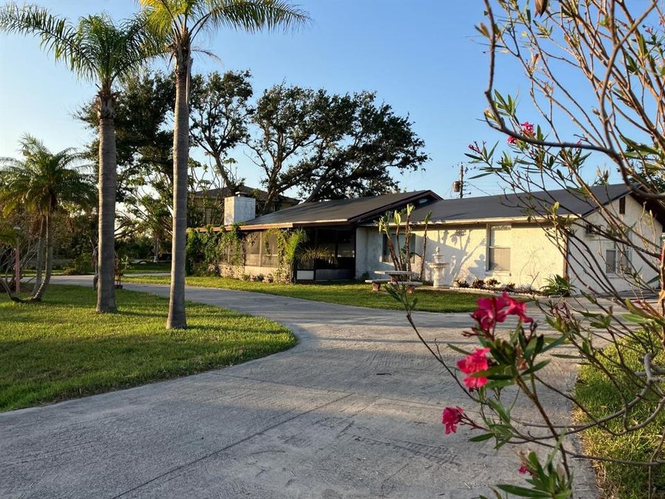 For Sale: $312,700 (2 beds, 2 baths, 1849 Square Feet)