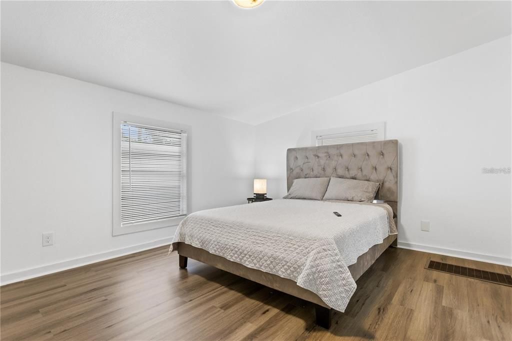 В аренду: $2,000 (3 спален, 1 ванн, 962 Квадратных фут)