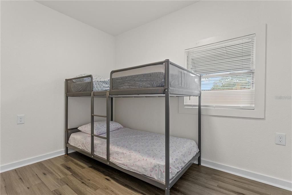 В аренду: $2,000 (3 спален, 1 ванн, 962 Квадратных фут)