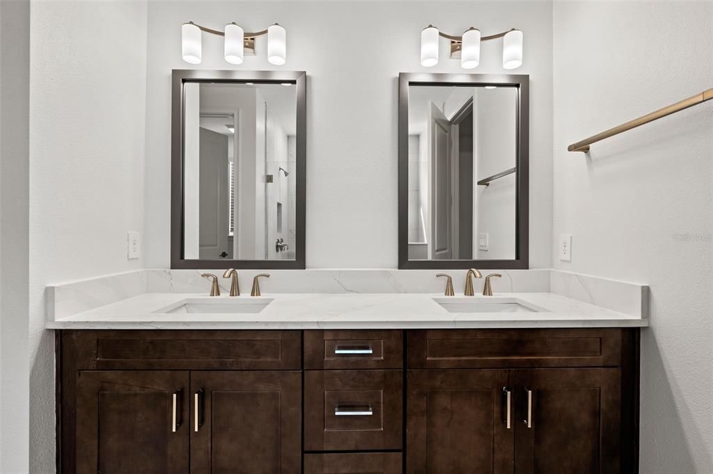 待售: $539,900 (3 贝兹, 2 浴室, 2447 平方英尺)