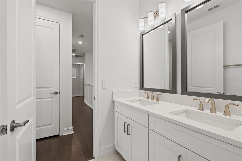 待售: $539,900 (3 贝兹, 2 浴室, 2447 平方英尺)