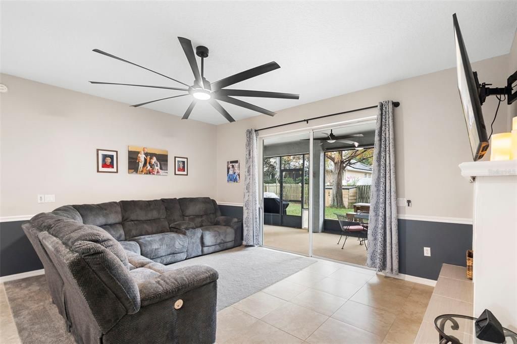 En Venta: $435,000 (4 camas, 3 baños, 2305 Pies cuadrados)