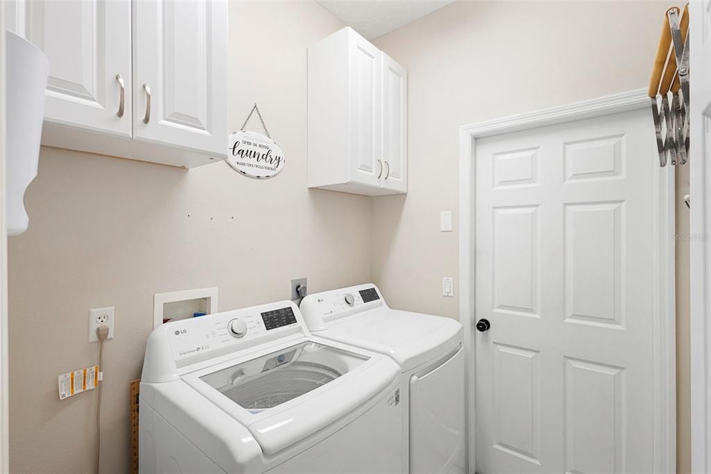 En Venta: $435,000 (4 camas, 3 baños, 2305 Pies cuadrados)